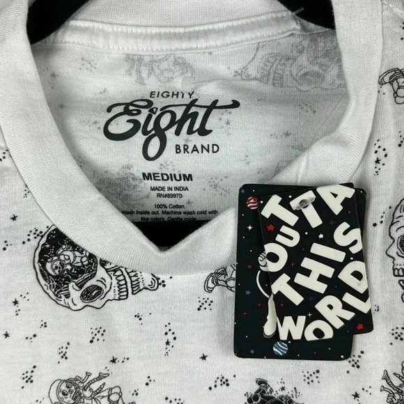 EIGHTY EIGHT BRAND SZ M OUTTA THIS WORLD SKULL PATTERN TEE SHIRT 100% COTTON. - Picture 2 of 5